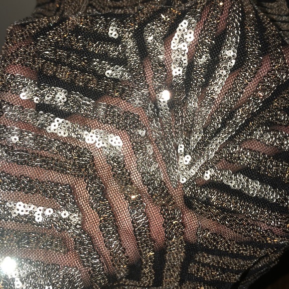 Black and gold Prom dress - Picture 5 of 8